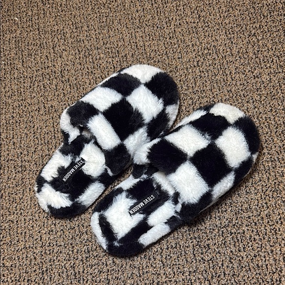 Checkered Slippers - Picture 1 of 1